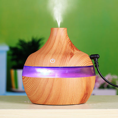 Kleine Größe 300 ml Holzkorn Kühlnebel Raumfeuchtiger mit Farbwechsel LED-Licht