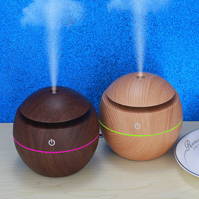 Andere Funktionen Portable Mini Ultraschall USB 130ML Holzkornbefeuchter mit LED-Licht